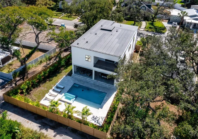 Photo 4 of Single family home for sale at 2519 N Riverside Dr, Tampa, FL 33602 | MLS# TB8522047 | Listing updated on 2026-08-10