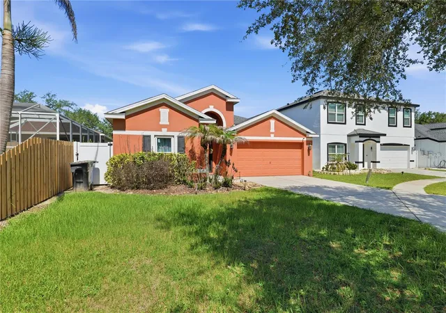 3rd image of 704 Parsons Pointe St, Seffner, FL 33584 | MLS# TB8522048