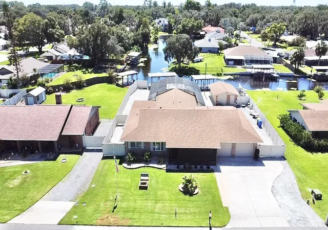 Photo 1 of Single family home for sale at 209 W Delaware St, Tavares, FL 32778 | MLS# G5114162 | Listing updated on 2026-10-01