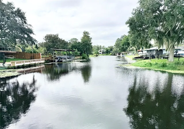 Photo 2 of Single family home for sale at 209 W Delaware St, Tavares, FL 32778 | MLS# G5114162 | Listing updated on 2026-10-01