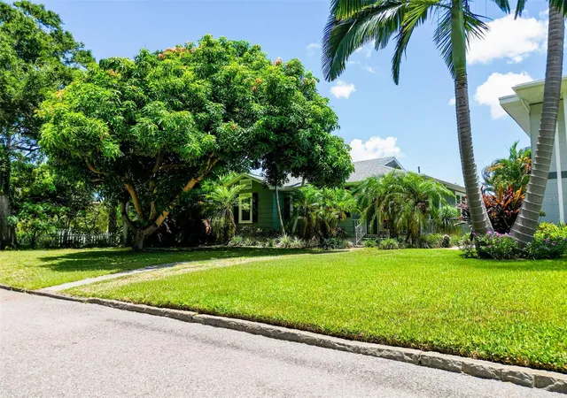 Photo 1 of Single family home for sale at 182 29th Avenue N, Saint Petersburg, FL 33704 | MLS# TB8522082 | Listing updated on 2026-08-16