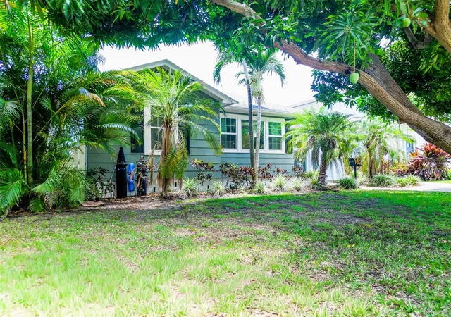 Photo 3 of Single family home for sale at 182 29th Avenue N, Saint Petersburg, FL 33704 | MLS# TB8522082 | Listing updated on 2026-08-16