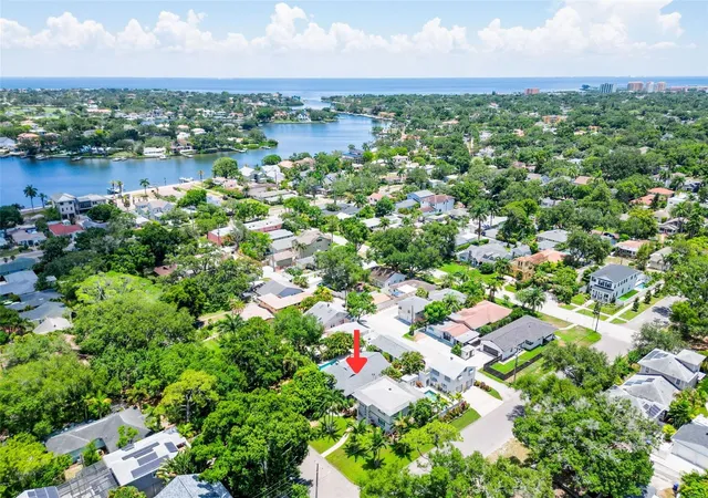 Photo 3 of Single family home for sale at 182 29th Avenue N, Saint Petersburg, FL 33704 | MLS# TB8522082 | Listing updated on 2026-08-16