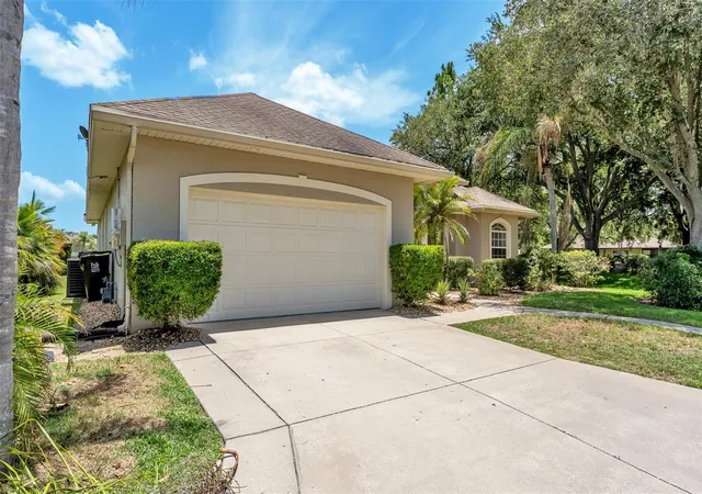 Photo 3 of Single family home for sale at 1801 Sandhill Ln, Winter Haven, FL 33884 | MLS# P4939122 | Listing updated on 2026-10-02