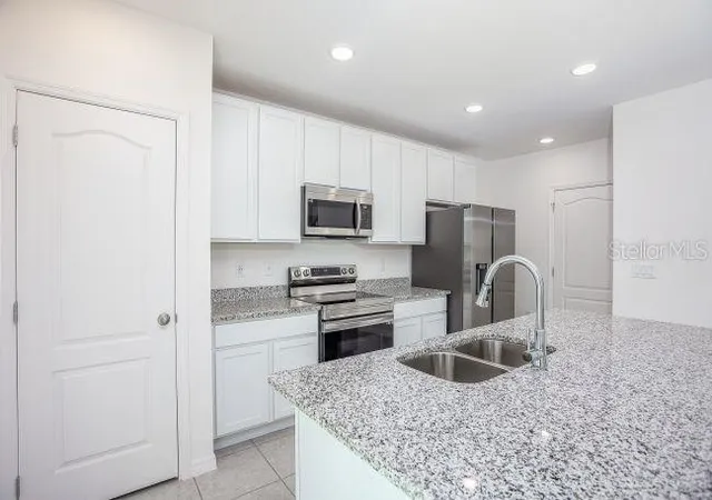 3rd image of 8099 Sw 9Th Ln, Gainesville, FL 32607 | MLS# O6419111