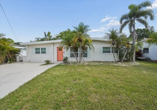 Photo 1 of Single family home for sale at 6765 W Flamingo Way S, Saint Petersburg, FL 33707 | MLS# TB8522093 | Listing updated on 2026-08-26