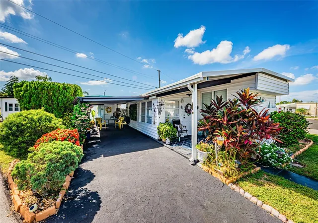 Photo 2 of Manufactured home for sale at 4187 72nd Street N #32, Saint Petersburg, FL 33709 | MLS# TB8522114 | Listing updated on 2026-09-08