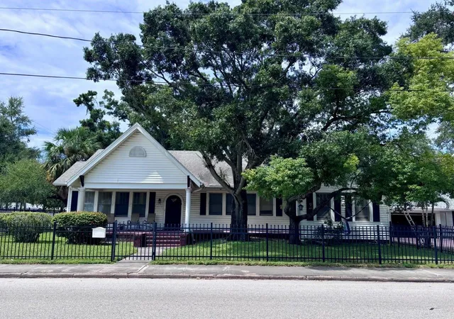 Photo 1 of Single family home for sale at 315 S Bermuda Blvd, TAMPA, FL 33605 | MLS# TB8522115 | Listing updated on 2026-10-04