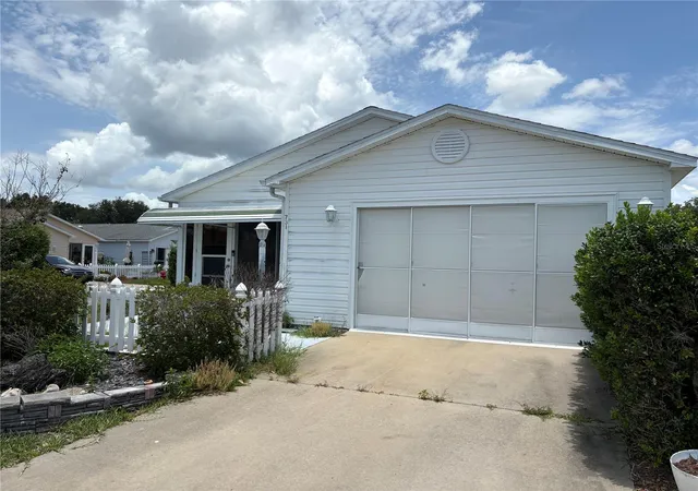 Photo 2 of Single family home for sale at 731 Dumas St, Lady Lake, FL 32159 | MLS# O6419120 | Listing updated on 2026-08-29