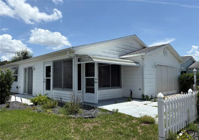 Photo 3 of Single family home for sale at 731 Dumas St, Lady Lake, FL 32159 | MLS# O6419120 | Listing updated on 2026-08-29