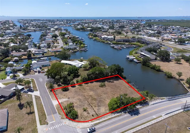 3rd image of 601 Flamingo Dr, Apollo Beach, FL 33572 | MLS# TB8522131
