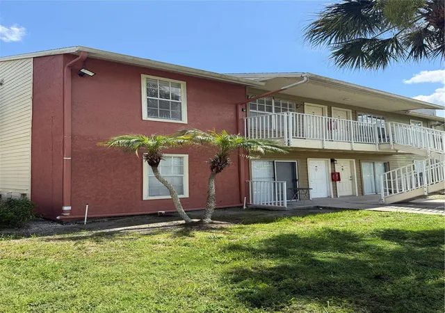 1st image of 220 Lake Parsons Grn #205, Brandon, FL 33511 | MLS# TB8522141
