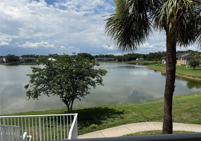 2nd image of 220 Lake Parsons Grn, BRANDON, FL 33511