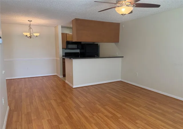 4th image of 220 Lake Parsons Grn #205, Brandon, FL 33511 | MLS# TB8522141