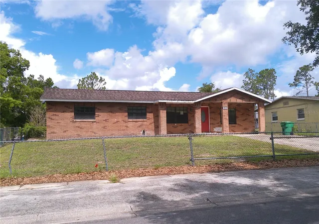 1st image of 912 Oakhurst Dr, Deland, FL 32720 | MLS# O6419142