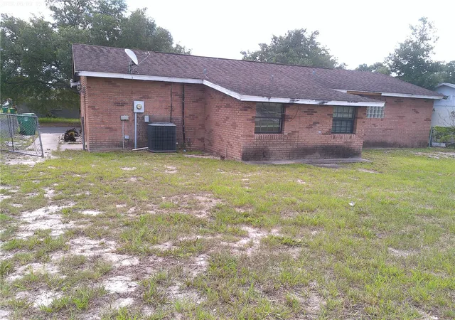 12th image of 912 Oakhurst Dr, Deland, FL 32720 | MLS# O6419142