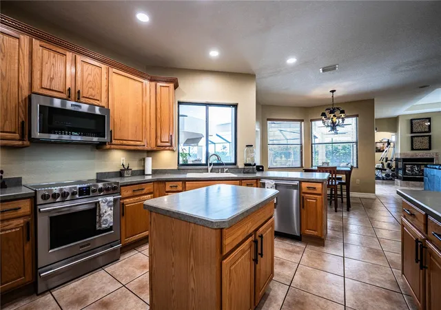Photo 4 of Single family home for sale at 2205 Chesterfield Cir, Lakeland, FL 33813 | MLS# L4962983 | Listing updated on 2026-10-06