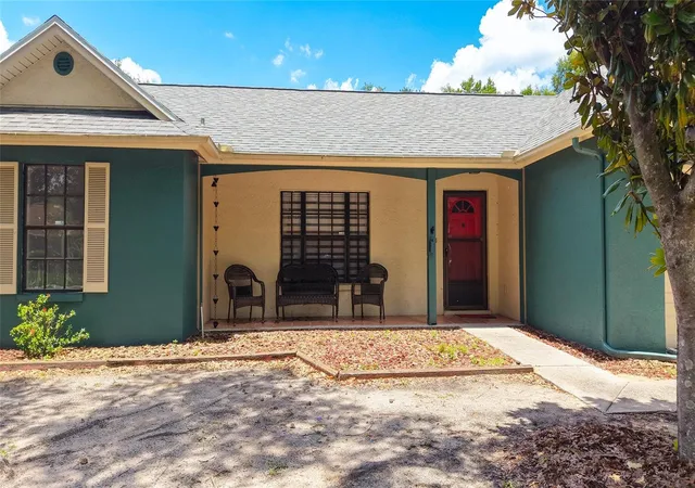 Photo 3 of Single family home for sale at 1048 Malletwood Dr, Brandon, FL 33510 | MLS# TB8522170 | Listing updated on 2026-10-09