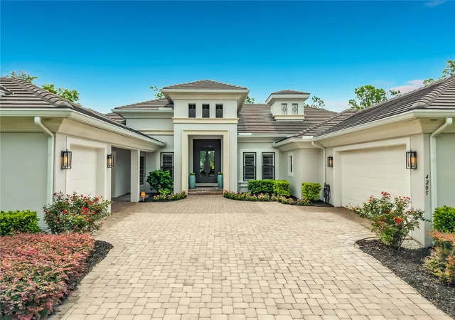 Photo 2 of Single family home for sale at 4205 Clarice Ests Dr, Windermere, FL 34786 | MLS# O6419164 | Listing updated on 2026-08-12