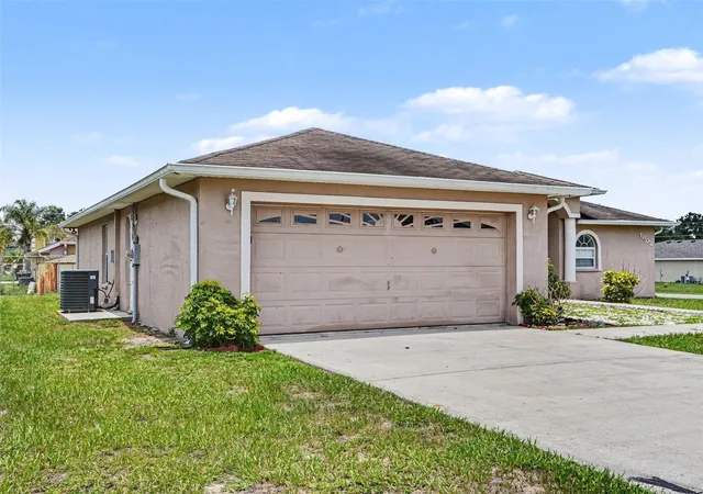 Photo 2 of Single family home for sale at 1802 Hudson Ct, Kissimmee, FL 34759 | MLS# O6419189 | Listing updated on 2026-10-15