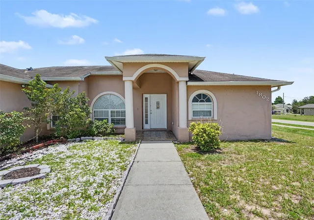 Photo 3 of Single family home for sale at 1802 Hudson Ct, Kissimmee, FL 34759 | MLS# O6419189 | Listing updated on 2026-10-15