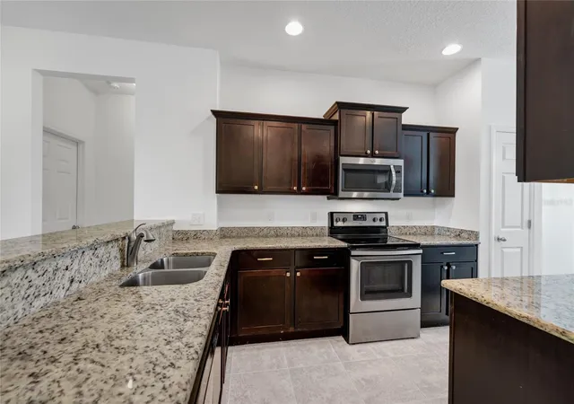 Photo 4 of Townhouse for sale at 4824 Poolside Dr, Saint Cloud, FL 34769 | MLS# O6419191 | Listing updated on 2026-09-05
