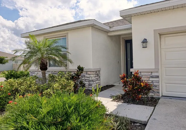 Photo 3 of Single family home for sale at 17758 Cantarina Cvs, Bradenton, FL 34211 | MLS# A4697858 | Listing updated on 2026-10-10
