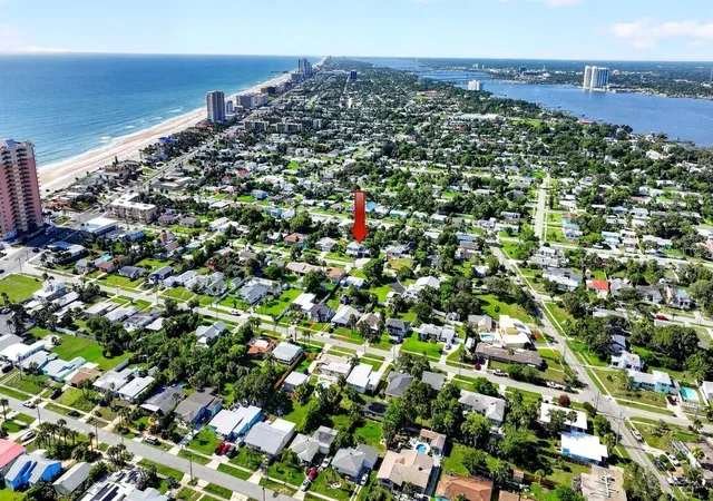Photo 2 of Single family home for sale at 330 Hartford Ave, Daytona Beach, FL 32118 | MLS# FC319462 | Listing updated on 2026-09-03