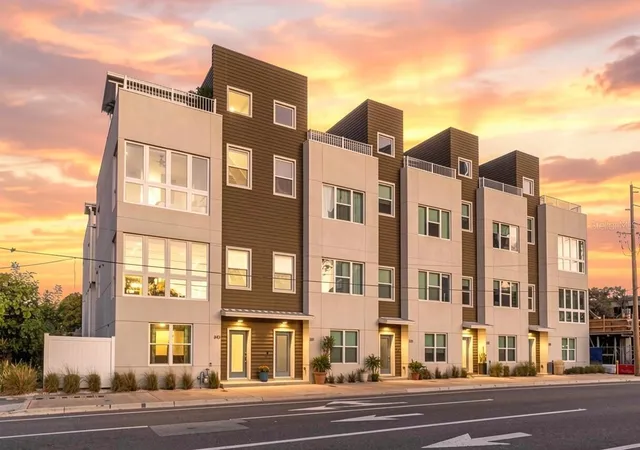 Townhouse for sale at 343 8th Street N, Saint Petersburg, FL 33701 | MLS# O6419210