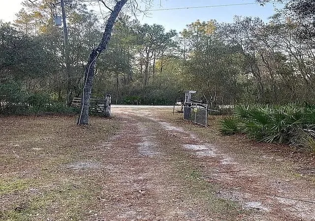 Photo 3 of Manufactured home for sale at 8670 N Meyer Sq, Dunnellon, FL 34433 | MLS# S5152371 | Listing updated on 2026-09-17
