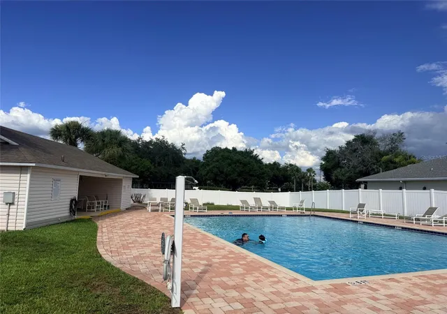 Homes for sale in Tavares, FL | 1628 Tropical Ct, Tavares, FL 32778 | MLS# G5114184