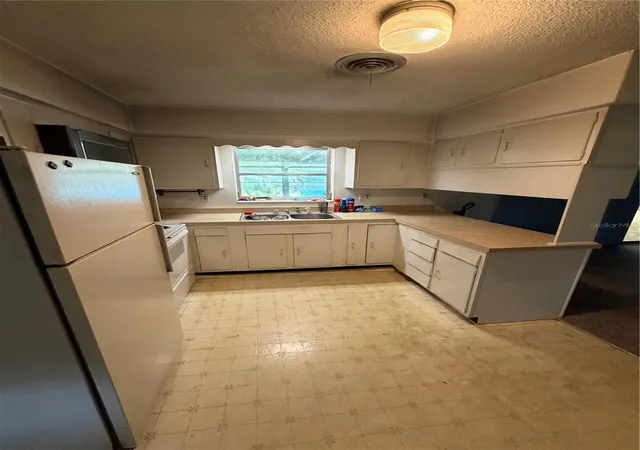 Photo 3 of Sale Pending at 4506 NE 11th Street, Ocala, FL 34470 | MLS# OM727222 | Listing updated on 2026-08-07