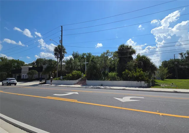 2nd image of 236 N Amelia Ave, Deland, FL 32724 | MLS# V4949813