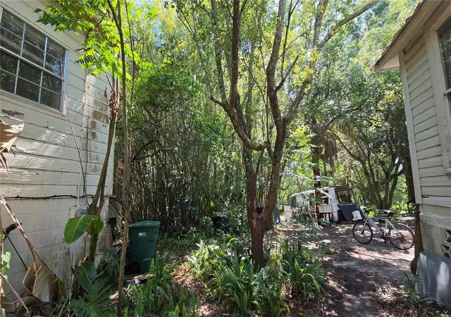 32nd image of 236 N Amelia Ave, Deland, FL 32724 | MLS# V4949813