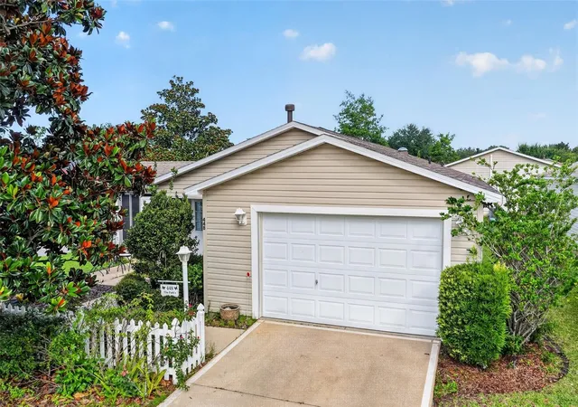 1st image of 448 Canterbury Ct, The Villages, FL 32162 | MLS# G5114185