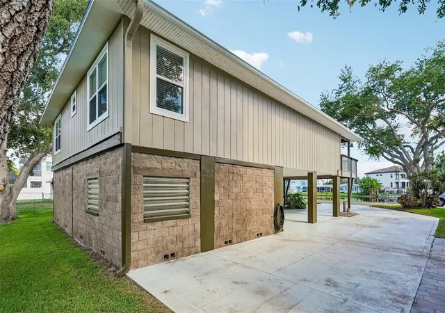 5th image of 300 90th Avenue NE, Saint Petersburg, FL 33702 | MLS# TB8522305