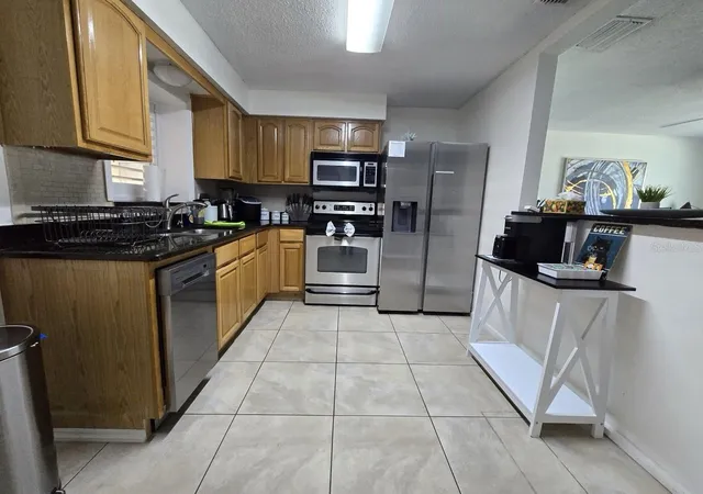 2nd image of 1430 Parkview Ln, Largo, FL 33770 | MLS# TB8522311