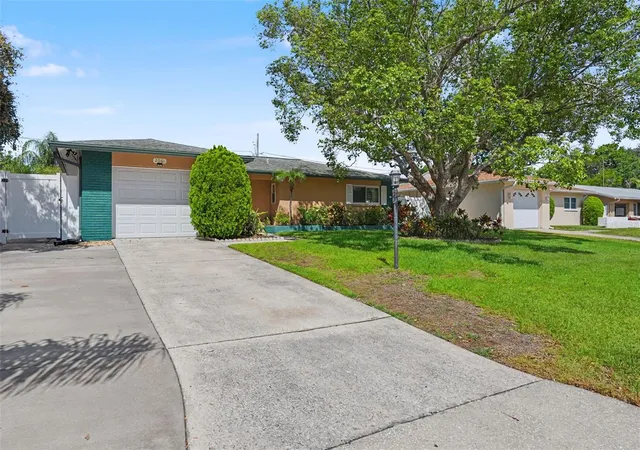 2nd image of 2061 Fair Oak Dr, Clearwater, FL 33763 | MLS# TB8522318