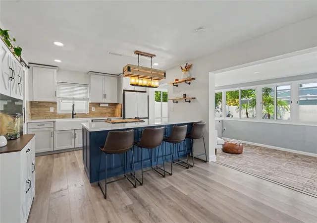 3rd image of 2061 Fair Oak Dr, Clearwater, FL 33763 | MLS# TB8522318