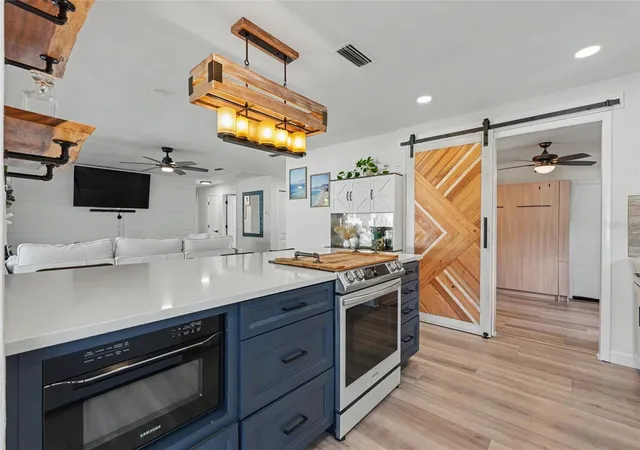 5th image of 2061 Fair Oak Dr, Clearwater, FL 33763 | MLS# TB8522318