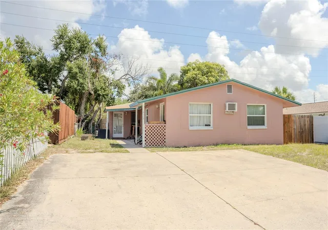 Multi family home for sale at 638 Dogwood Ct, DUNEDIN, FL 34698 | MLS# TB8522332