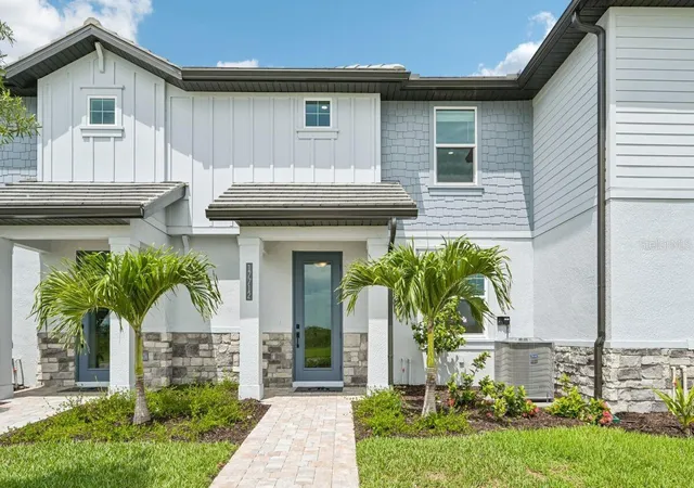 Photo 1 of Townhouse for sale at 17712 Broadleaf Loop, Venice, FL 34293 | MLS# R4911498 | Listing updated on 2026-07-12