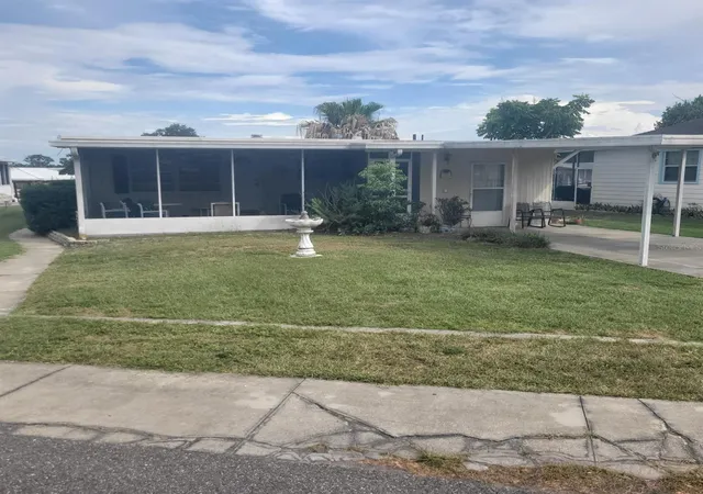 Homes for sale in Tavares, FL | 1403 Lakeview Dr, Tavares, FL 32778 | MLS# O6419292
