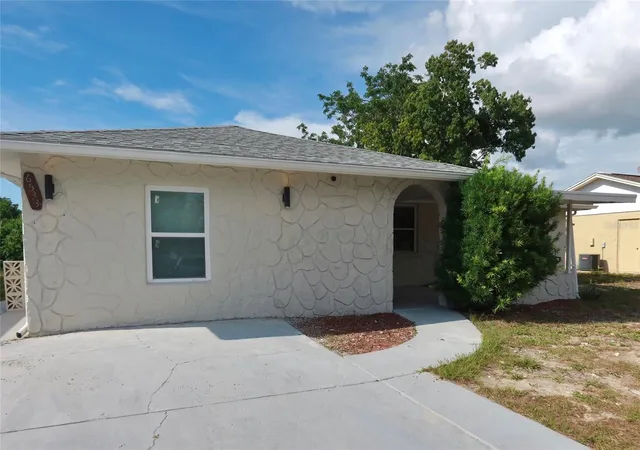 Photo 2 of Single family home for sale at 6533 Ridge Crst Dr, Port Richey, FL 34668 | MLS# TB8522370 | Listing updated on 2026-09-01
