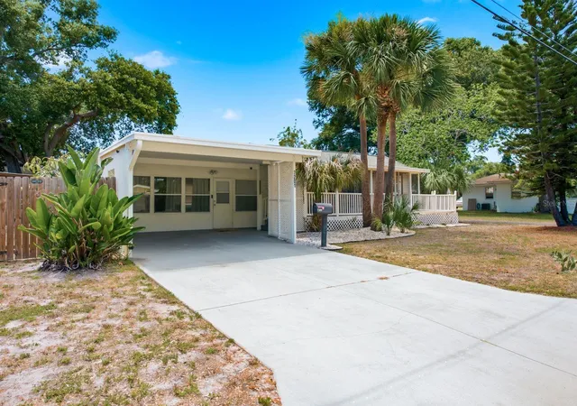 Photo 3 of Single family home for sale at 7201 5th Avenue N, St Petersburg, FL 33710 | MLS# TB8522372 | Listing updated on 2026-10-14