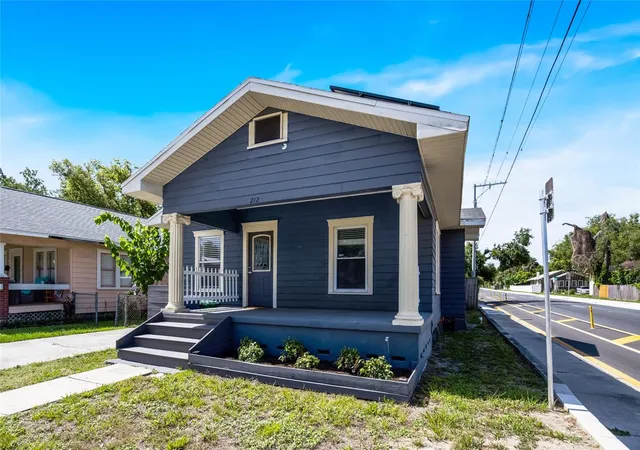Photo 1 of Single family home for sale at 212 W Genesee St, Tampa, FL 33603 | MLS# TB8522379 | Listing updated on 2026-09-12