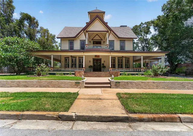 Photo 3 of Single family home for sale at 3007 W Stovall St, Tampa, FL 33629 | MLS# TB8522385 | Listing updated on 2026-09-28