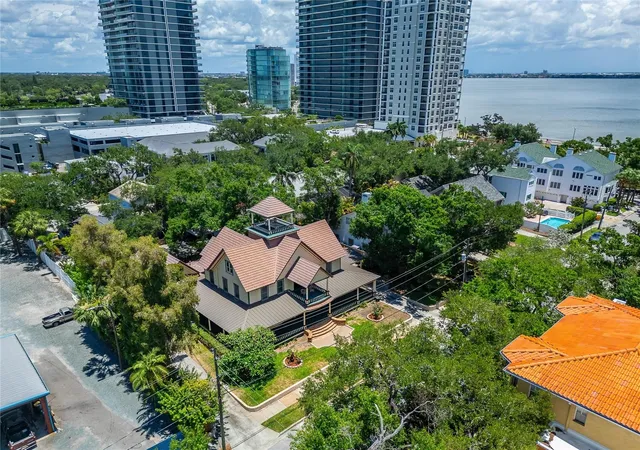 Photo 4 of Single family home for sale at 3007 W Stovall St, Tampa, FL 33629 | MLS# TB8522385 | Listing updated on 2026-09-28