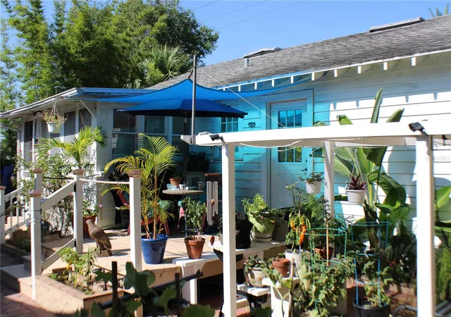 Photo 3 of Single family home for sale at 607 N Dixie Fwy, New Smyrna Beach, FL 32168 | MLS# NS1088560 | Listing updated on 2026-09-23
