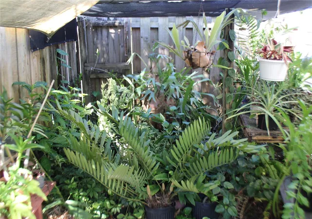 Photo 4 of Single family home for sale at 607 N Dixie Fwy, New Smyrna Beach, FL 32168 | MLS# NS1088560 | Listing updated on 2026-09-23